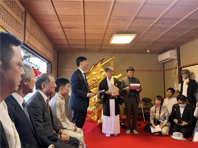 VOV trao tặng bức Rèm thêu cung đình cho Nhật Bản (26/7/2023)